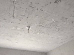 新房主卧天花板裂缝 原因分析与应对建议